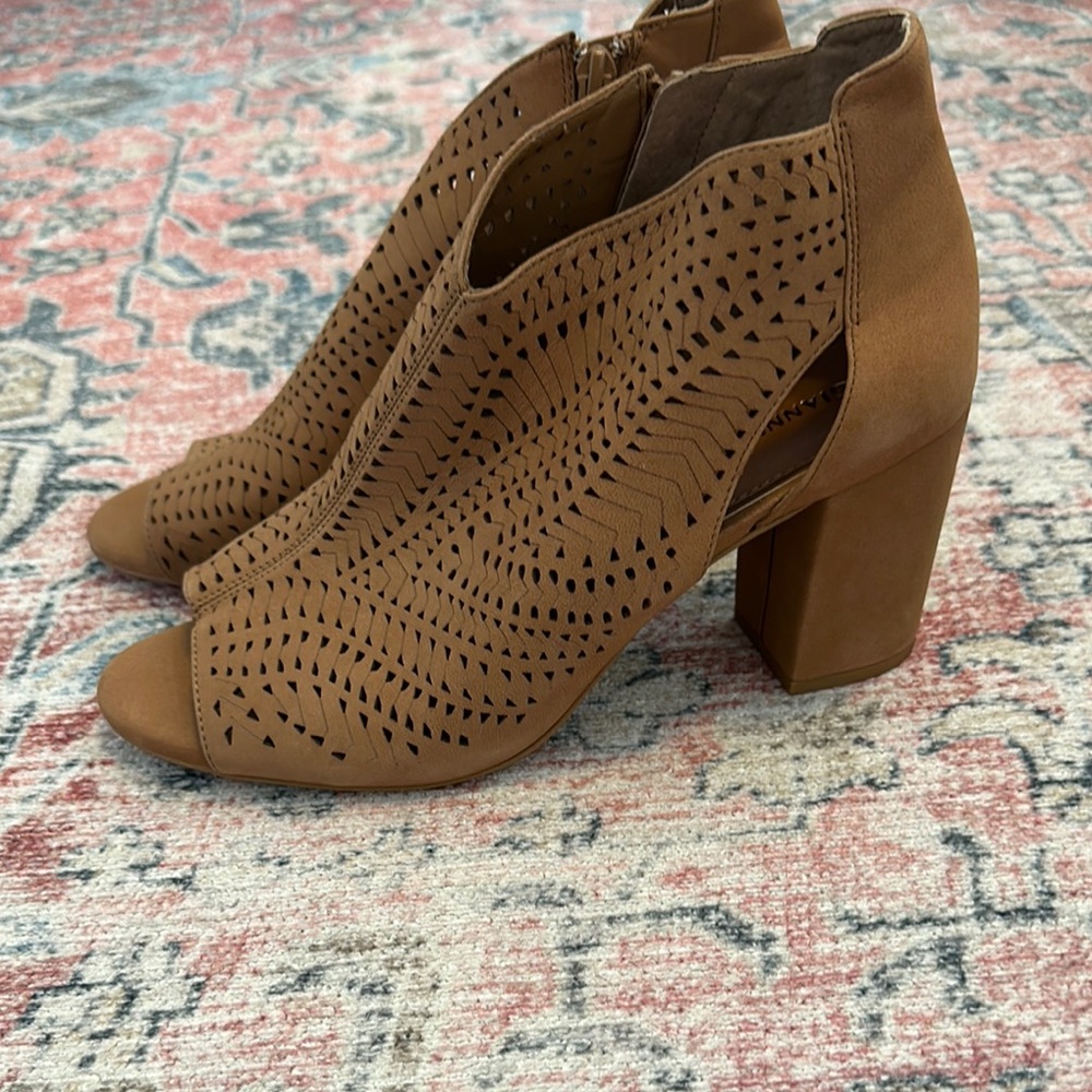 Gianni Bini Peep Toe Tan Shoes Size 10